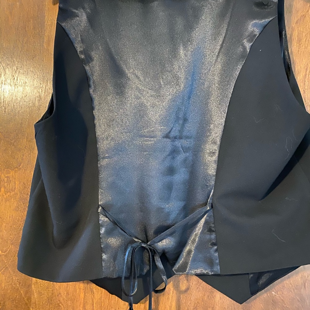 Torrid black satin vest Size 1
